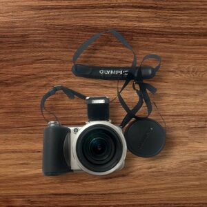 Olympus SP-600UZ Digital Camera